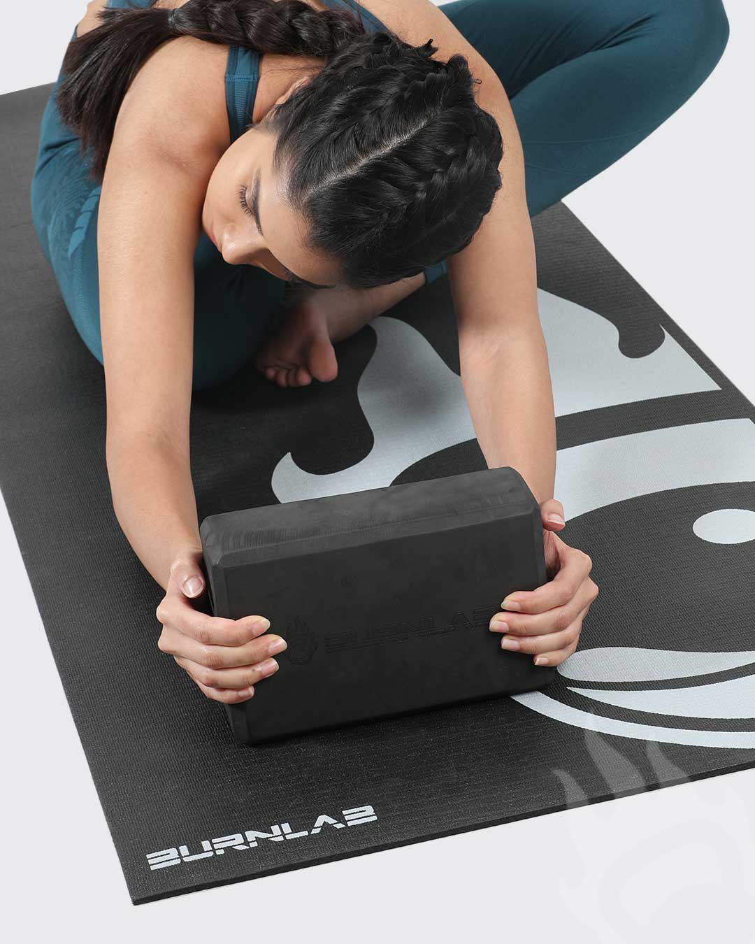 Gaiam Beginner's Yoga Starter Kit Set (Yoga Mat, Yoga Block, Yoga Strap) -  Light 4mm Thick Printed Non-Slip Exercise Mat for Everyday Yoga - Includes  6ft Yoga Strap & Yoga Brick Lily